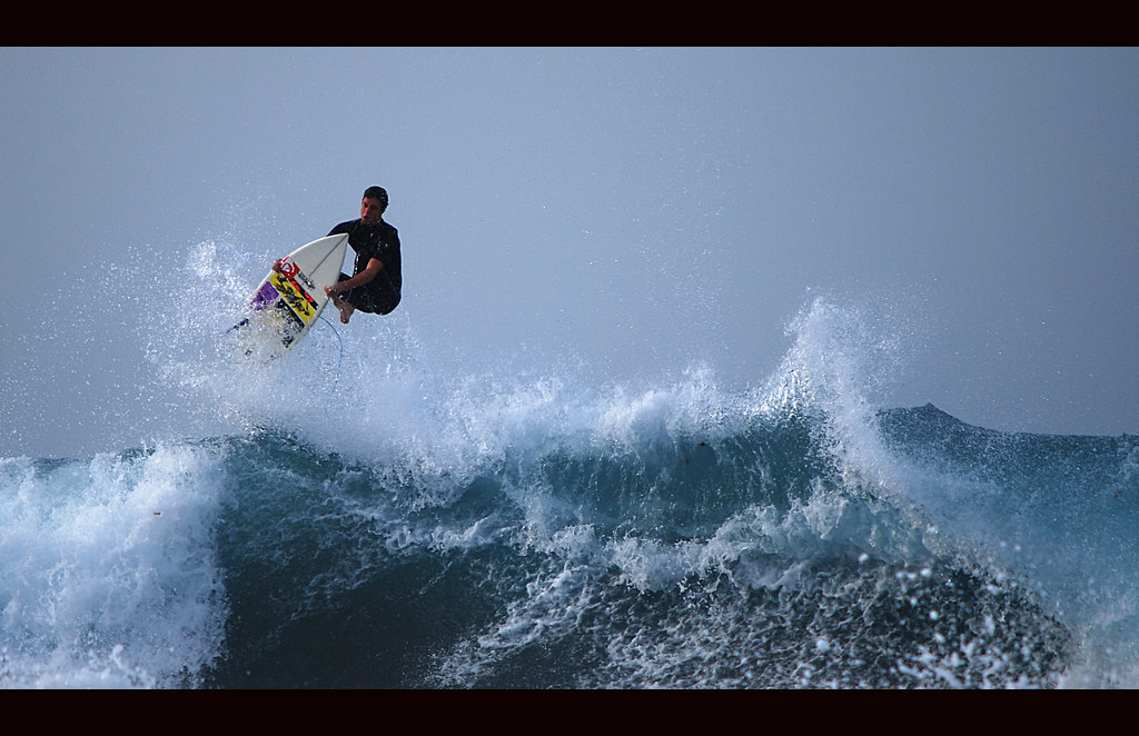 Puedes surfear en varias playas cercanas. Vous pouvez surfer sur plusieurs plages à proximité